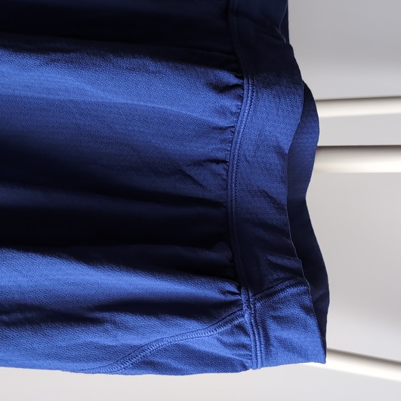 Lululemon Nouveau limits Tank With Attached Bra, Size 6, Royal Blue - Picture 5 of 7